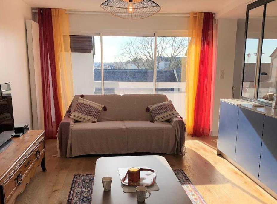 Le 828 : Appartement En Plein Centre De Vannes Bagian luar foto