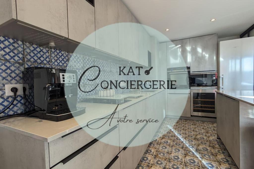 Le 828 : Appartement En Plein Centre De Vannes Bagian luar foto